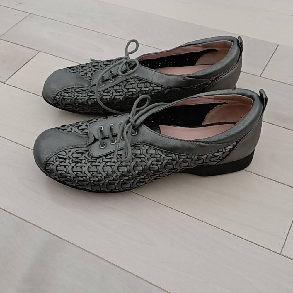 Taryn Rose Women's Silver Patent Trudee Woven Lace-up Shoes Size 7M